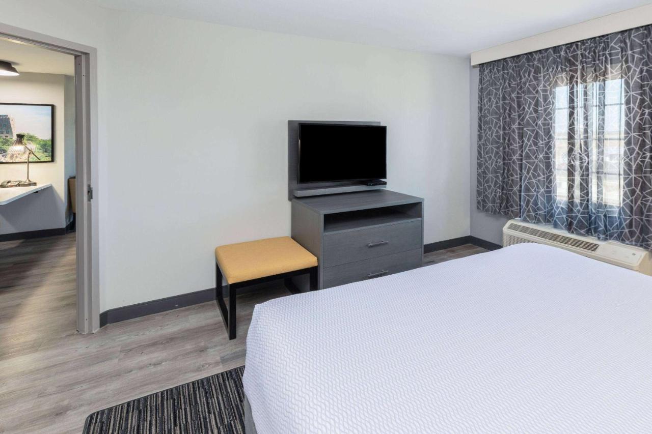 La Quinta Inn & Suites By Wyndham Ardmore Eksteriør billede